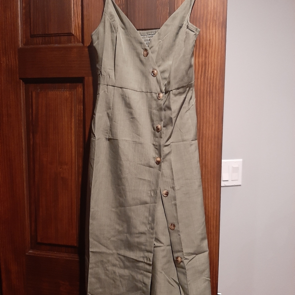 Green button up dress